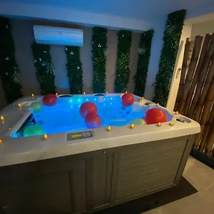 magnifique-love-room-avec-jacuzzi-privatif-vue-mer.fr-provencehotel.com/